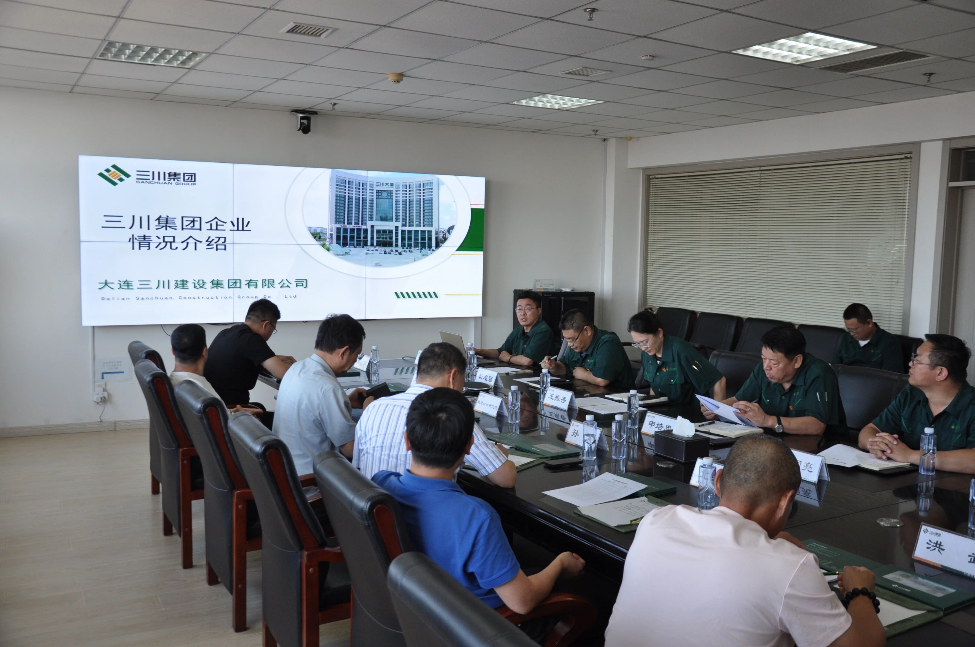 资源融合，深刻合作——大连市构筑装璜行业协会组织部门会员参观走访大连新宝GG建设集团(图4)