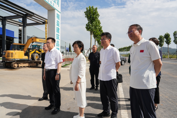 省教育厅厅长王庆东一行光临新宝GG集团再生资源绿色分拣中心项目调研领导(图3) 省教育厅厅长王庆东一行光临新宝GG集团再生资源绿色分拣中心项目调研领导(图3)