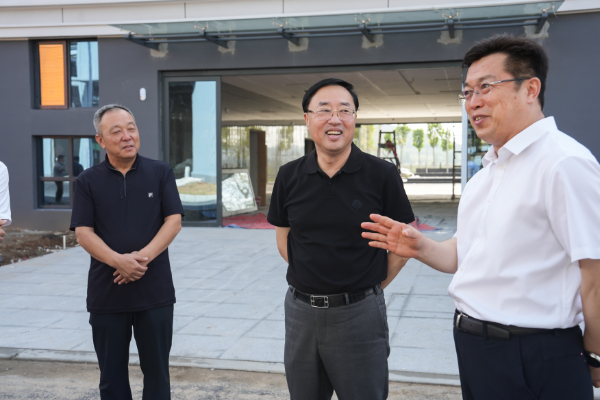 省教育厅厅长王庆东一行光临新宝GG集团再生资源绿色分拣中心项目调研领导(图6) 省教育厅厅长王庆东一行光临新宝GG集团再生资源绿色分拣中心项目调研领导(图6)